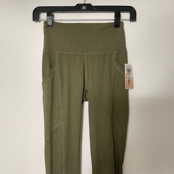 Shadow Sport High-Waist Leggings - Picture 11 of 13